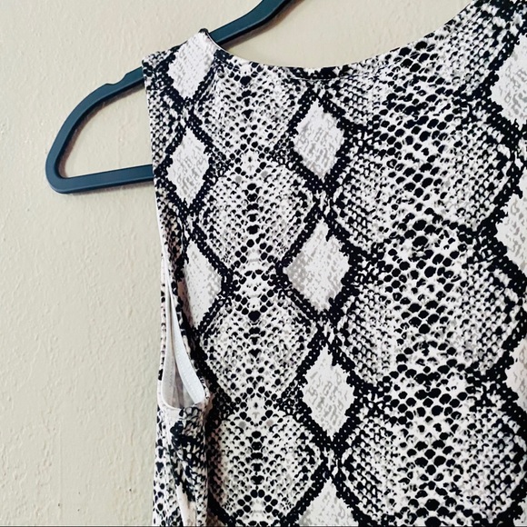 Body Con Snake Skin Print waist tie side slit maxi - Picture 5 of 5